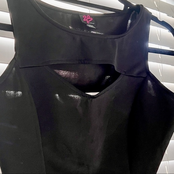 2B by Bebe Cut out Crop Top in a Sz S Cute! 🤩 - Picture 4 of 11
